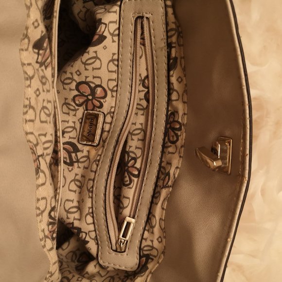 ADORABLE vinatge guess purse 👛 with cute flower 🌸 and crystal details! - Picture 7 of 17